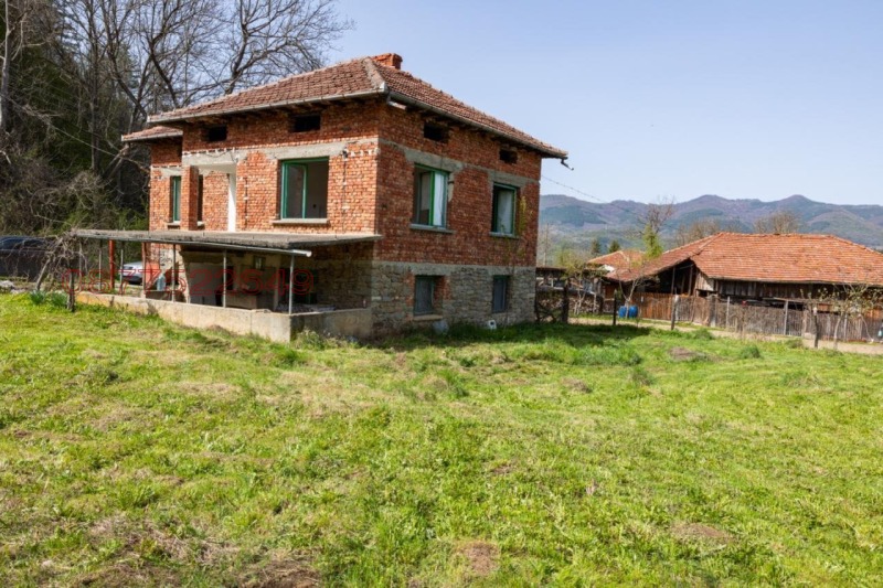 Продава КЪЩА, гр. Априлци, област Ловеч, снимка 2 - Къщи - 52785549