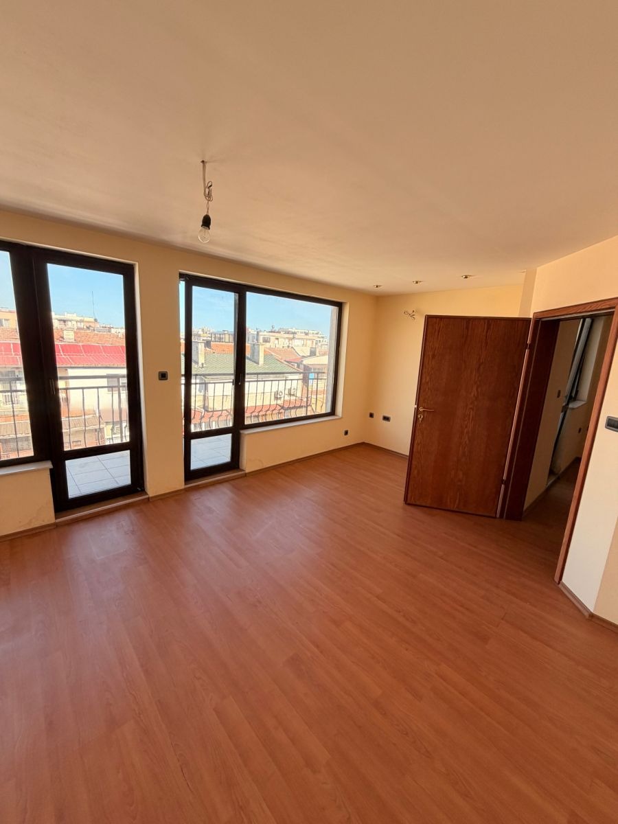 Продава МНОГОСТАЕН, гр. Варна, ХЕИ, снимка 2 - Апартаменти - 56724168
