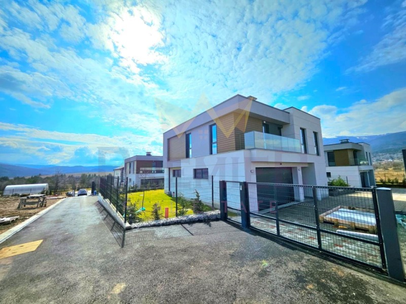 Продава КЪЩА в град София, с. Бистрица - 330 кв.м / 749 900 € » 1 466 676.92 лв., ИМОТИ ПРЕМИЕР