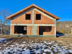 Продажба на имоти в с. Ялово, област Велико Търново - изображение 3 