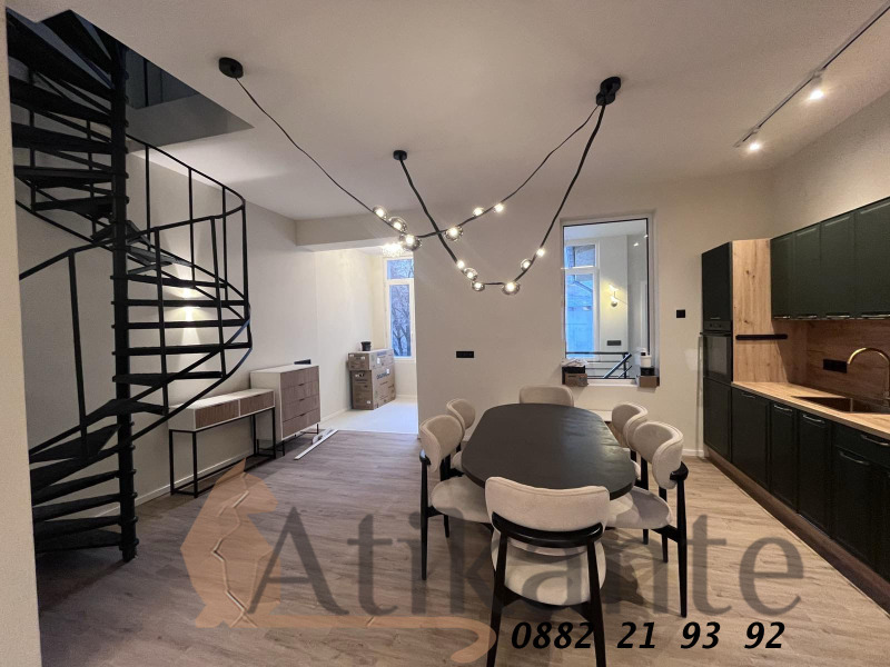 Продава КЪЩА, гр. София, Център, снимка 2 - Къщи - 52810137