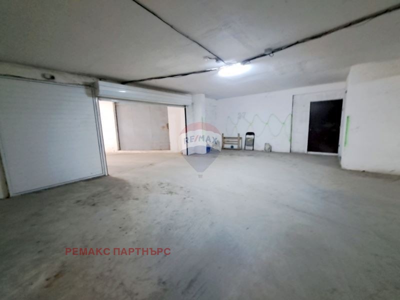 Продава  Гараж, паркомясто, град Варна, Левски 1 • 15 000 EUR • ID 73689117 — holmes.bg - [1] 