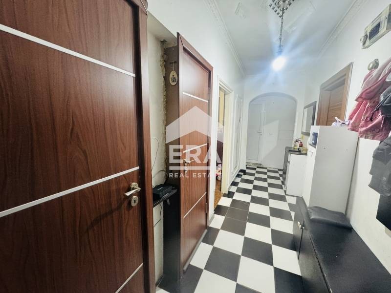 Продава МНОГОСТАЕН, гр. Варна, Възраждане 4, снимка 2 - Апартаменти - 52207291