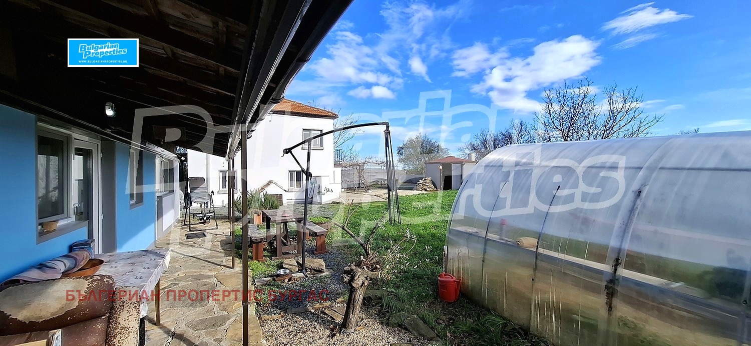 Продава КЪЩА, с. Светлина, област Бургас, снимка 2 - Къщи - 56109187