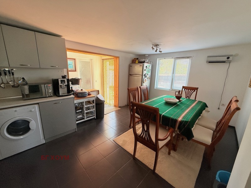 Продава КЪЩА, гр. Бургас, с. Изворище, снимка 12 - Къщи - 52152093