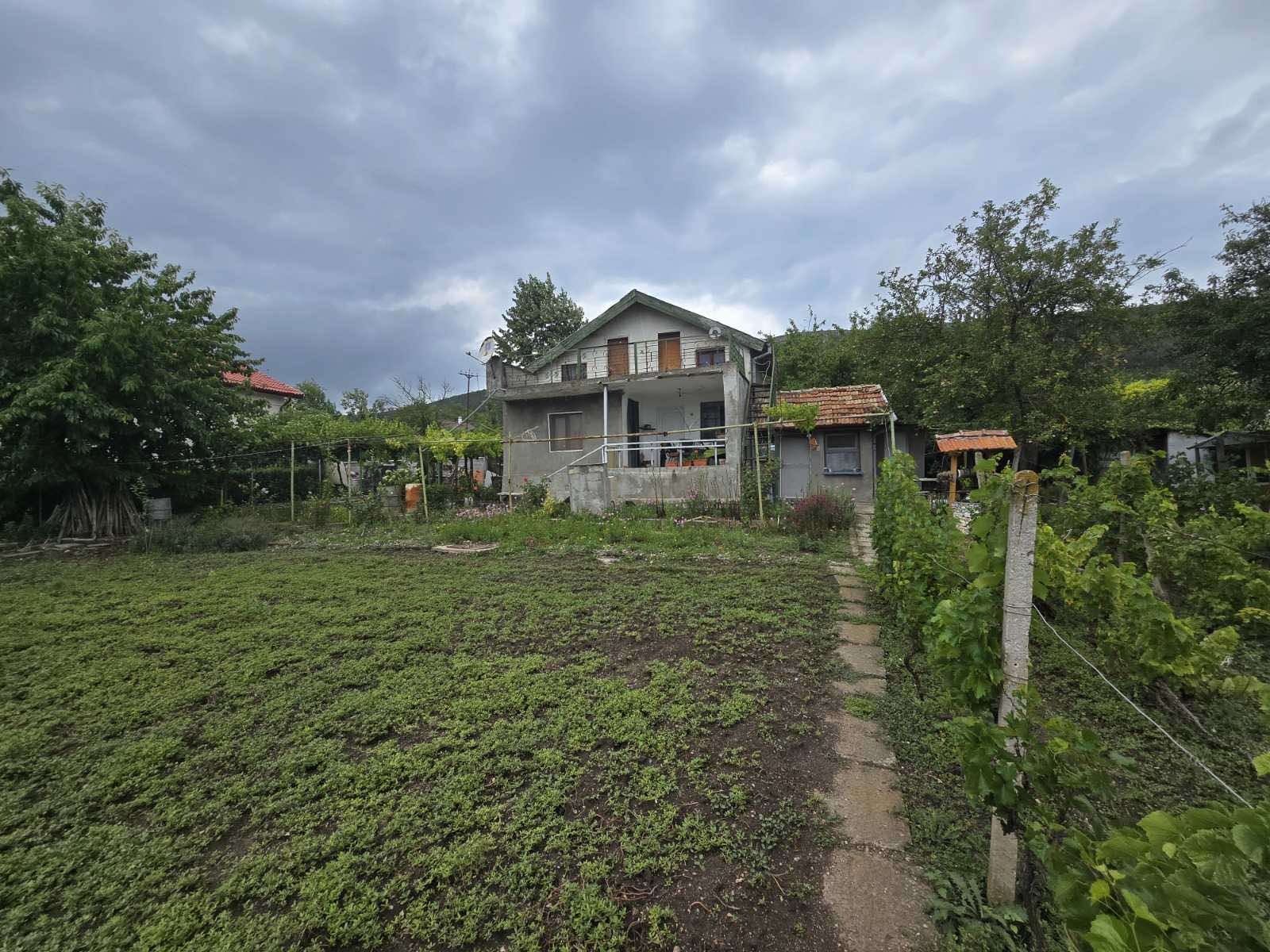 Продава КЪЩА, гр. Шумен, м-т Под Манастира