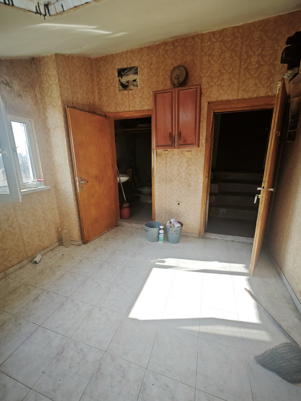 Продава АТЕЛИЕ, ТАВАН, гр. Плевен, Идеален център, снимка 2 - Апартаменти - 54288354