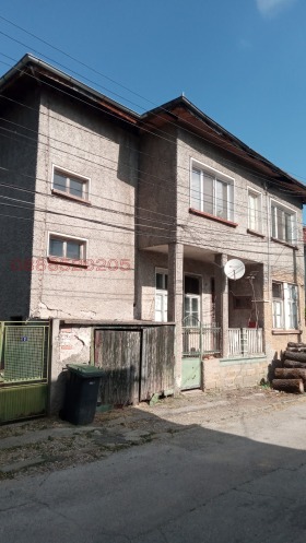 Продава  Етаж от къща, град Ловеч