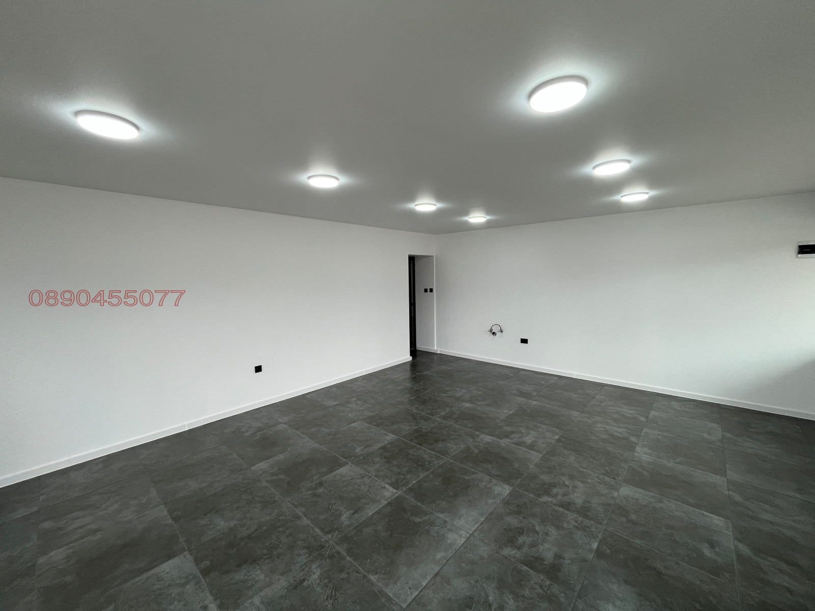 Продава МАГАЗИН, гр. Ямбол, ОУ П. Р. Славейков, снимка 2 - Магазини - 54338038