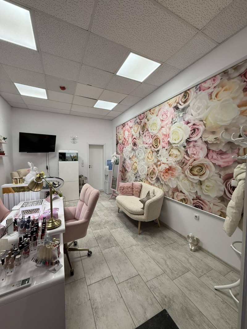 Продава ФРИЗЬОРСКИ/КОЗМЕТИЧЕН САЛОН в град Шумен, Център - 29 кв.м / 55 000 € » 107 570.65 лв., ШУМЕНЪ