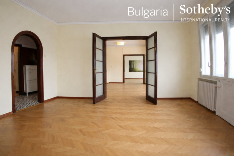 Продава МНОГОСТАЕН, гр. София, Докторски паметник, снимка 2 - Апартаменти - 53367179