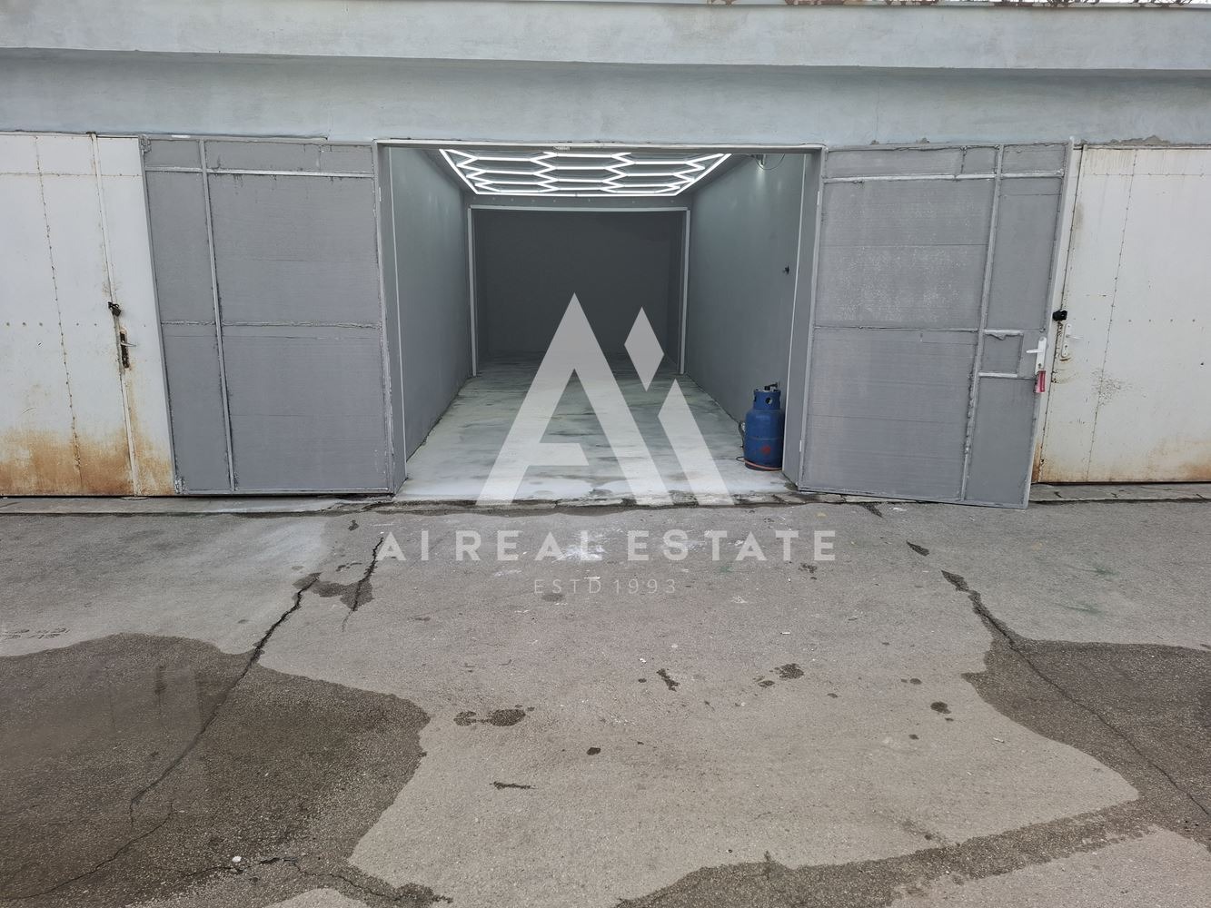 Продава ГАРАЖ, ПАРКОМЯСТО, гр. Плевен, Дружба 2, снимка 2 - Гаражи и паркоместа - 53981001