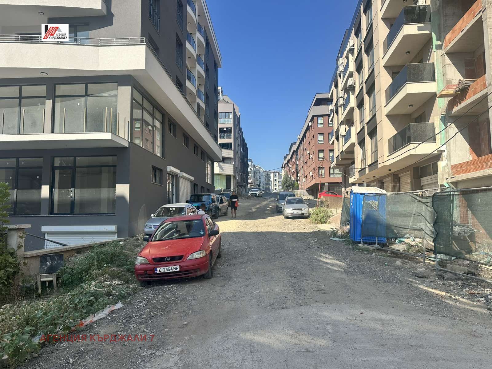 Продава ГАРАЖ, ПАРКОМЯСТО, гр. Кърджали, Възрожденци, снимка 4 - Гаражи и паркоместа - 55735743