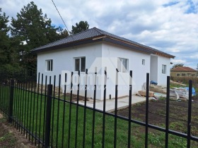 Casa Senokos, región Dóbrich 1