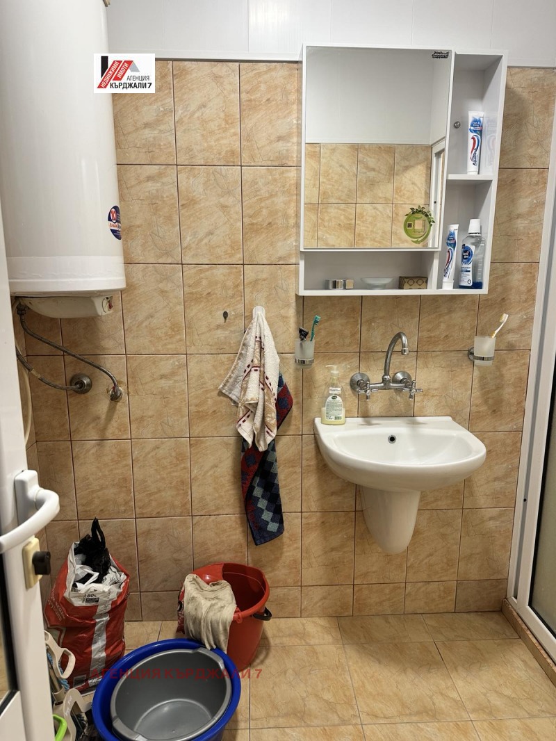 Продава 4-СТАЕН, гр. Кърджали, Възрожденци, снимка 16 - Апартаменти - 53588563