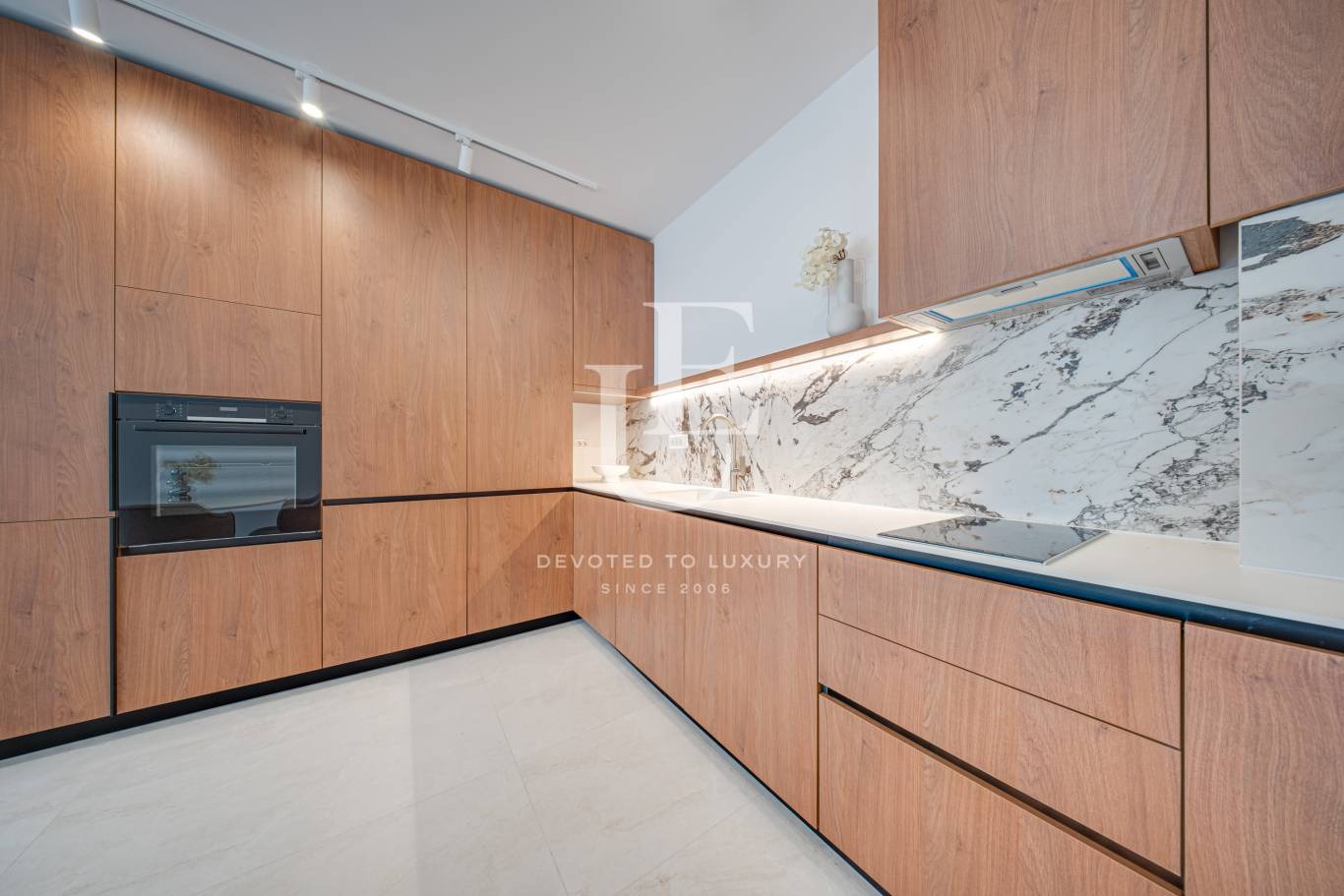 Продава 2-СТАЕН, гр. София, Оборище, снимка 3 - Апартаменти - 54263805