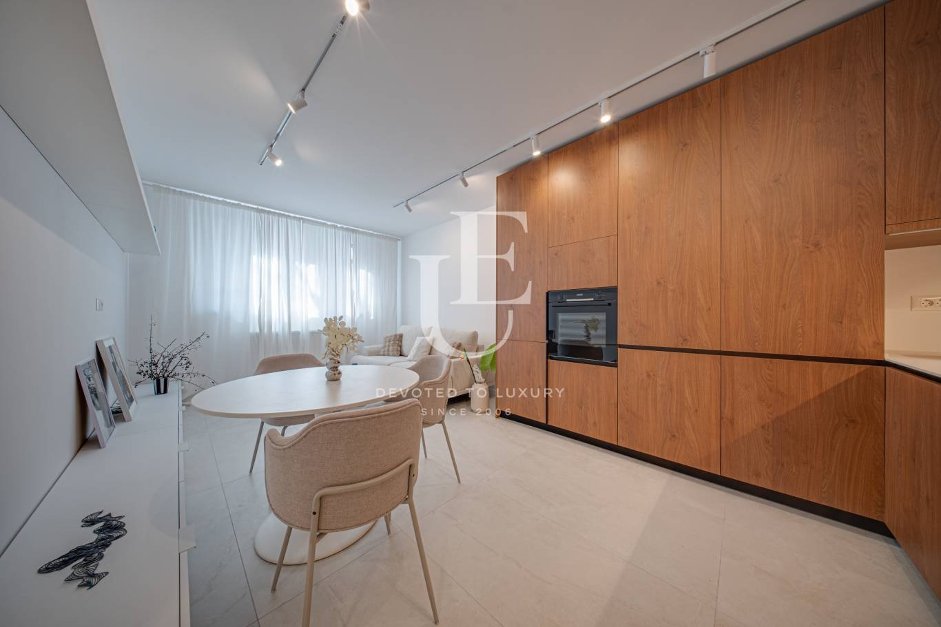 Продава 2-СТАЕН, гр. София, Оборище, снимка 2 - Апартаменти - 54263805