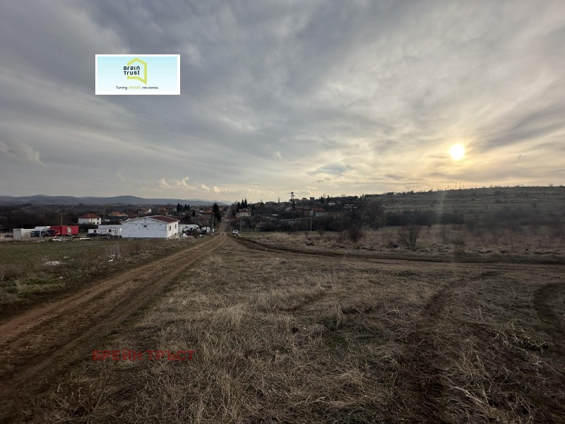 Продава ПАРЦЕЛ в област София, с. Храбърско - 70000 кв.м / При запитване, БРЕЙН ТРЪСТ