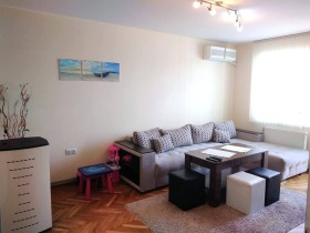 1 dormitorio Everest, Shumen 1