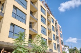 Продава 4-стаен град София Център - [1] 