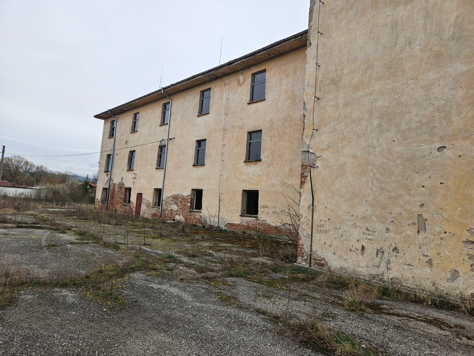 Продава ПРОМ. ПОМЕЩЕНИЕ, с. Стефаново, област Перник, снимка 10 - Производствени сгради - 53858735