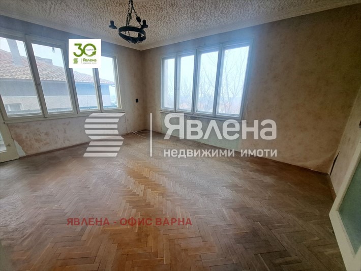 Продава ЕТАЖ ОТ КЪЩА, гр. Аксаково, област Варна, снимка 2 - Етаж от къща - 53867772