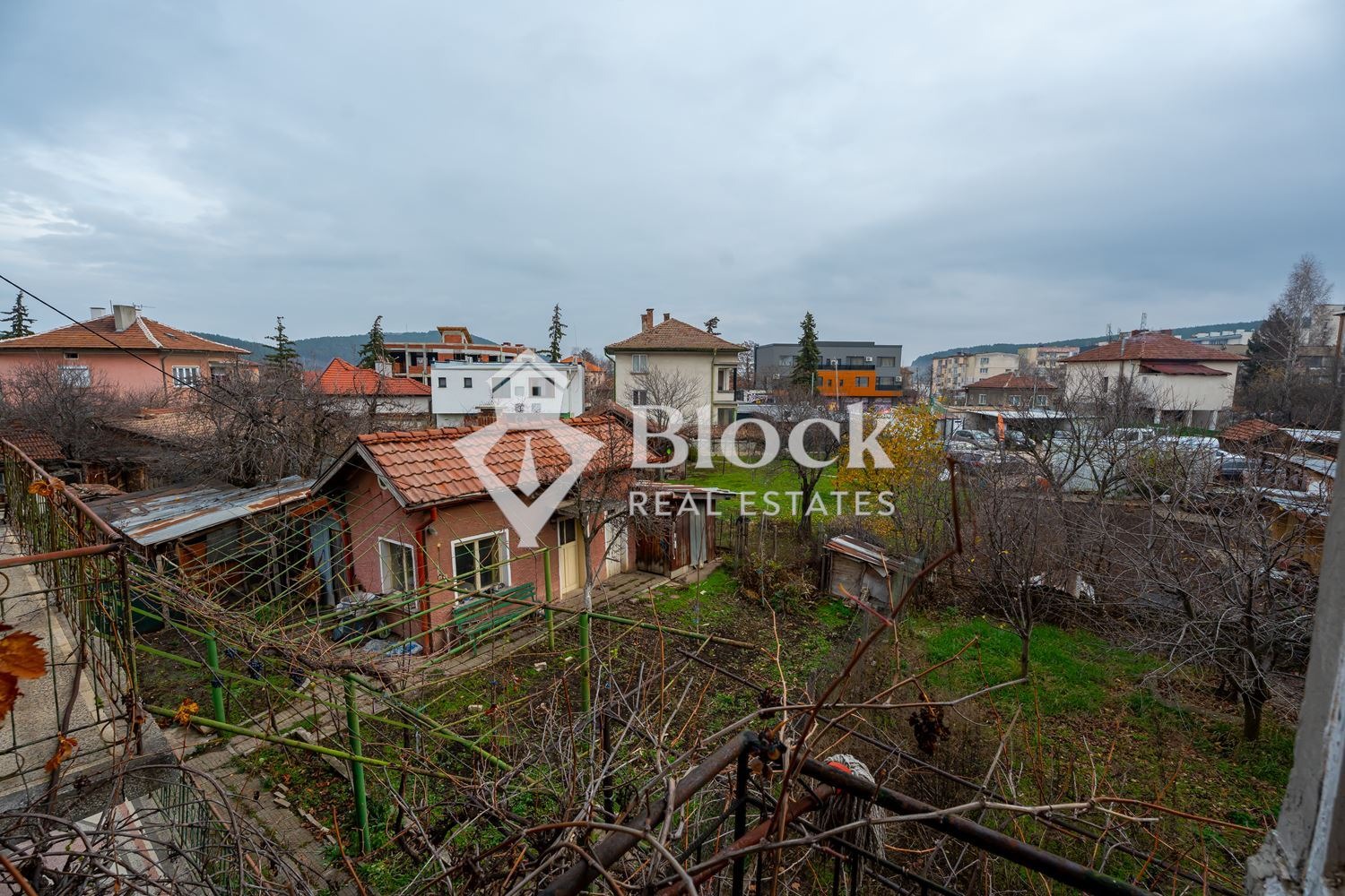 Продава КЪЩА, гр. Сливница, област София област, снимка 2 - Къщи - 52720913