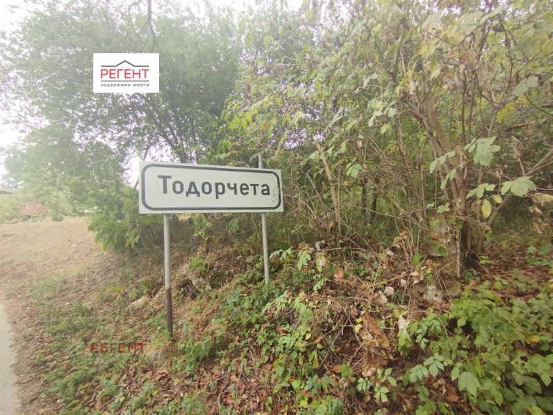 Продава ПАРЦЕЛ в област Габрово, с. Тодорчета - 1115 кв.м / 6 000 € » 11 734.98 лв., РЕГЕНТ