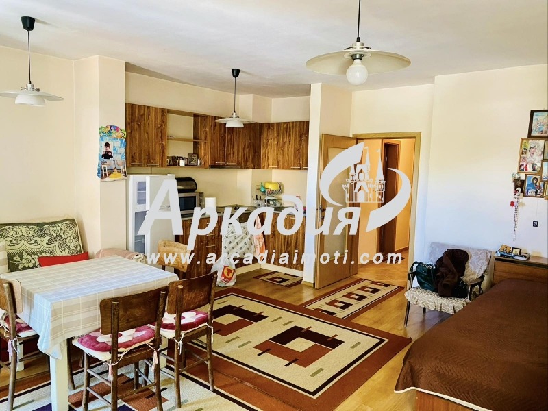 En venta  Estudio Plovdiv , Jristo Smirnenski , 52 metros cuadrados | 72840595