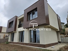 Hus m-t Akchelar, Varna