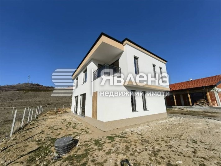 Продава КЪЩА, с. Изгрев, област Благоевград