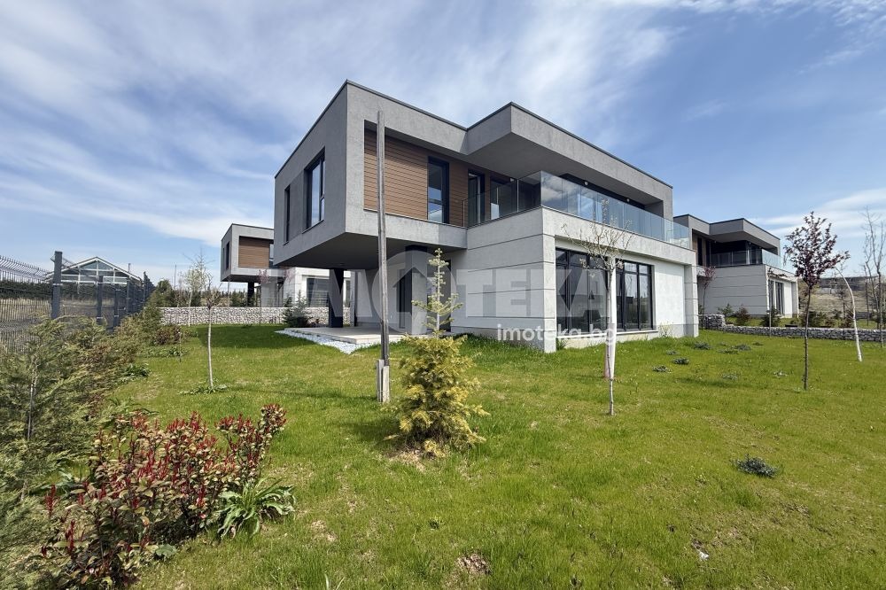 Продава КЪЩА, гр. София, с. Бистрица