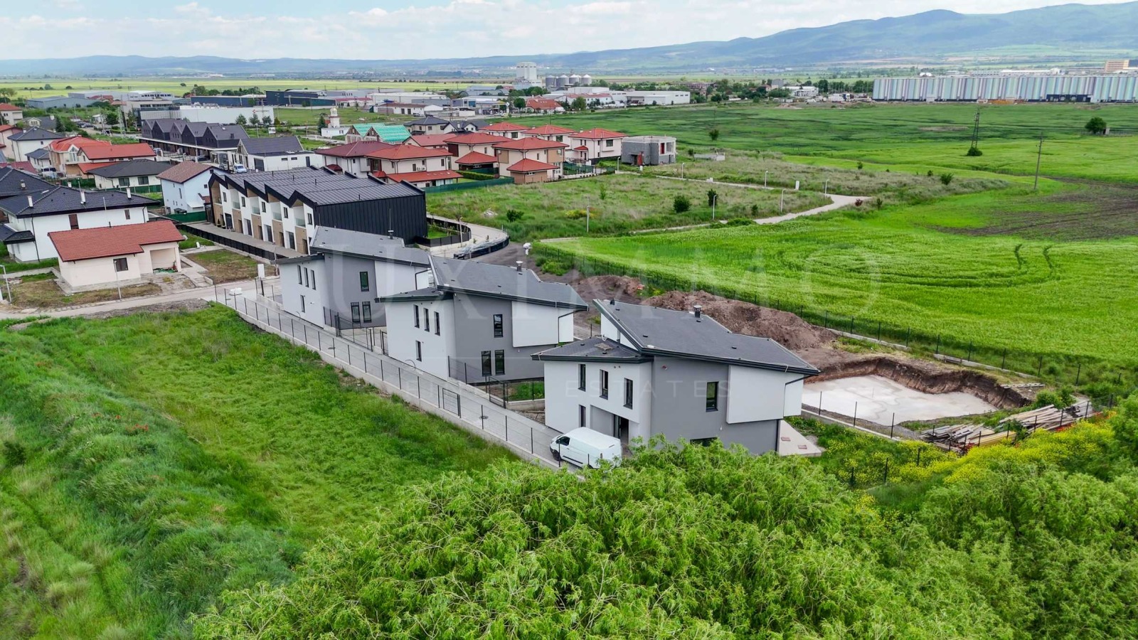 Продава КЪЩА, с. Равно поле, област София област, снимка 4 - Къщи - 54725651