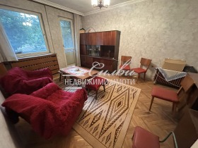 Продава 4-стаен град Търговище Център - [1] 