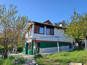 Къща град Варна, м-т Крушките 1