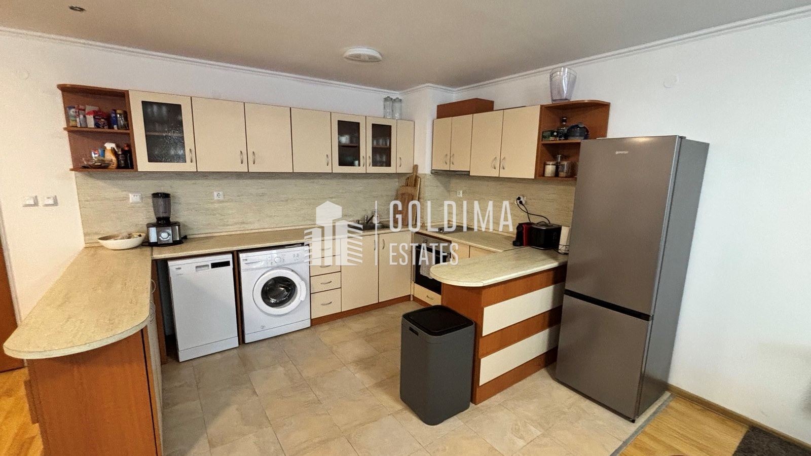 Продава МНОГОСТАЕН, гр. Бургас, Сарафово, снимка 2 - Апартаменти - 54210196