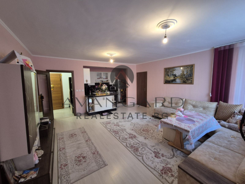 Продава  3-стаен град Пловдив , Остромила , 120 кв.м | 72068375