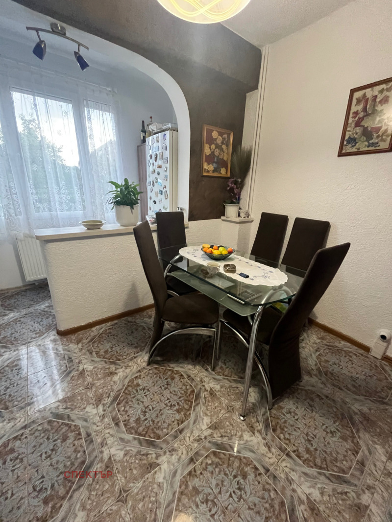 На продаж  2 спальні Перник , Изток , 88 кв.м | 23924023 - зображення [4]