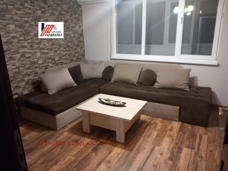 Eladó  2 hálószobás Kardzsali , Centar , 70 négyzetméter | 44719232