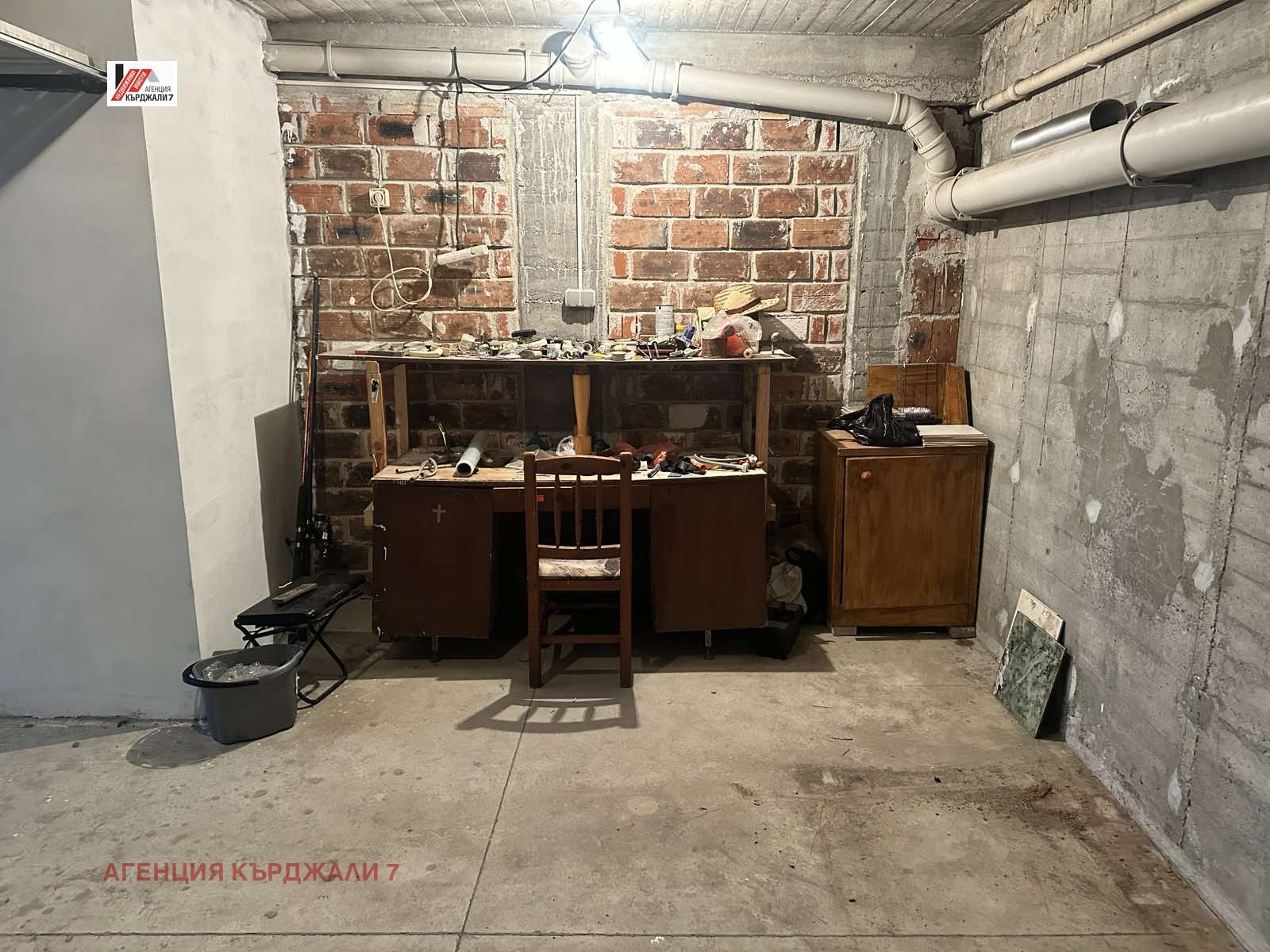Продава ГАРАЖ, ПАРКОМЯСТО, гр. Кърджали, Център, снимка 3 - Гаражи и паркоместа - 54639422