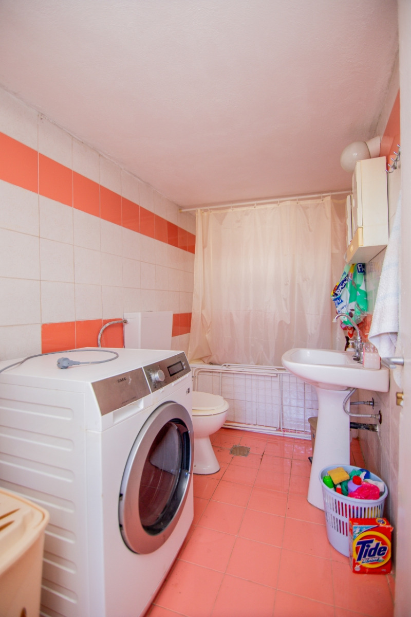 Продава КЪЩА, гр. Хасково, Център, снимка 13 - Къщи - 54260345