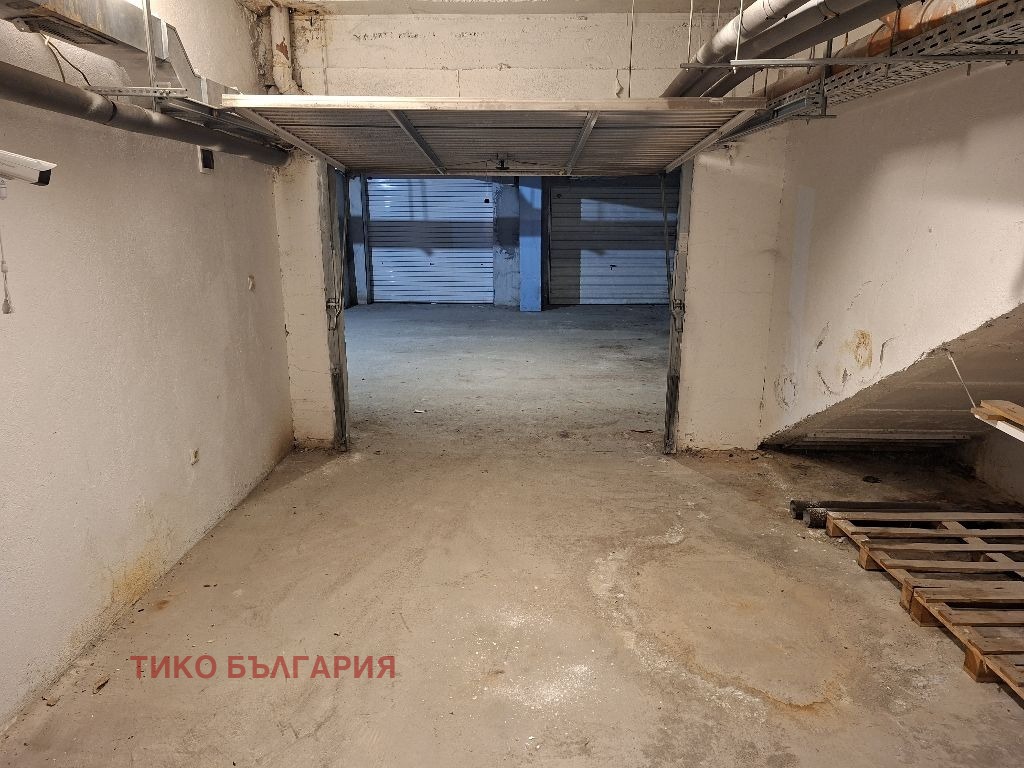 Продава ГАРАЖ, ПАРКОМЯСТО, гр. София, Изток, снимка 7 - Гаражи и паркоместа - 54071349