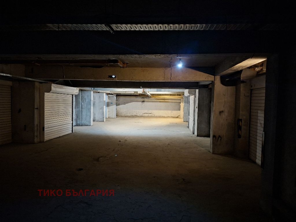 Продава ГАРАЖ, ПАРКОМЯСТО, гр. София, Изток, снимка 11 - Гаражи и паркоместа - 54071349