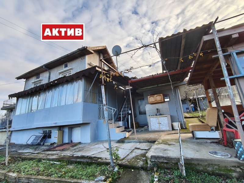 Продава ВИЛА, гр. Търговище, Вилна зона, снимка 2 - Вили - 52741077