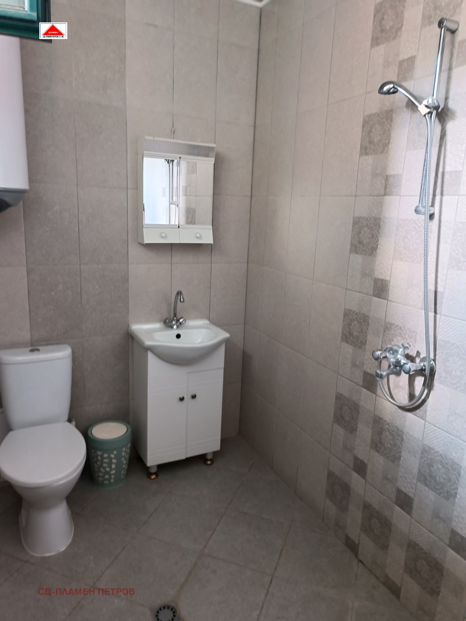 Продава КЪЩА, гр. Шумен, Център, снимка 2 - Къщи - 48609425