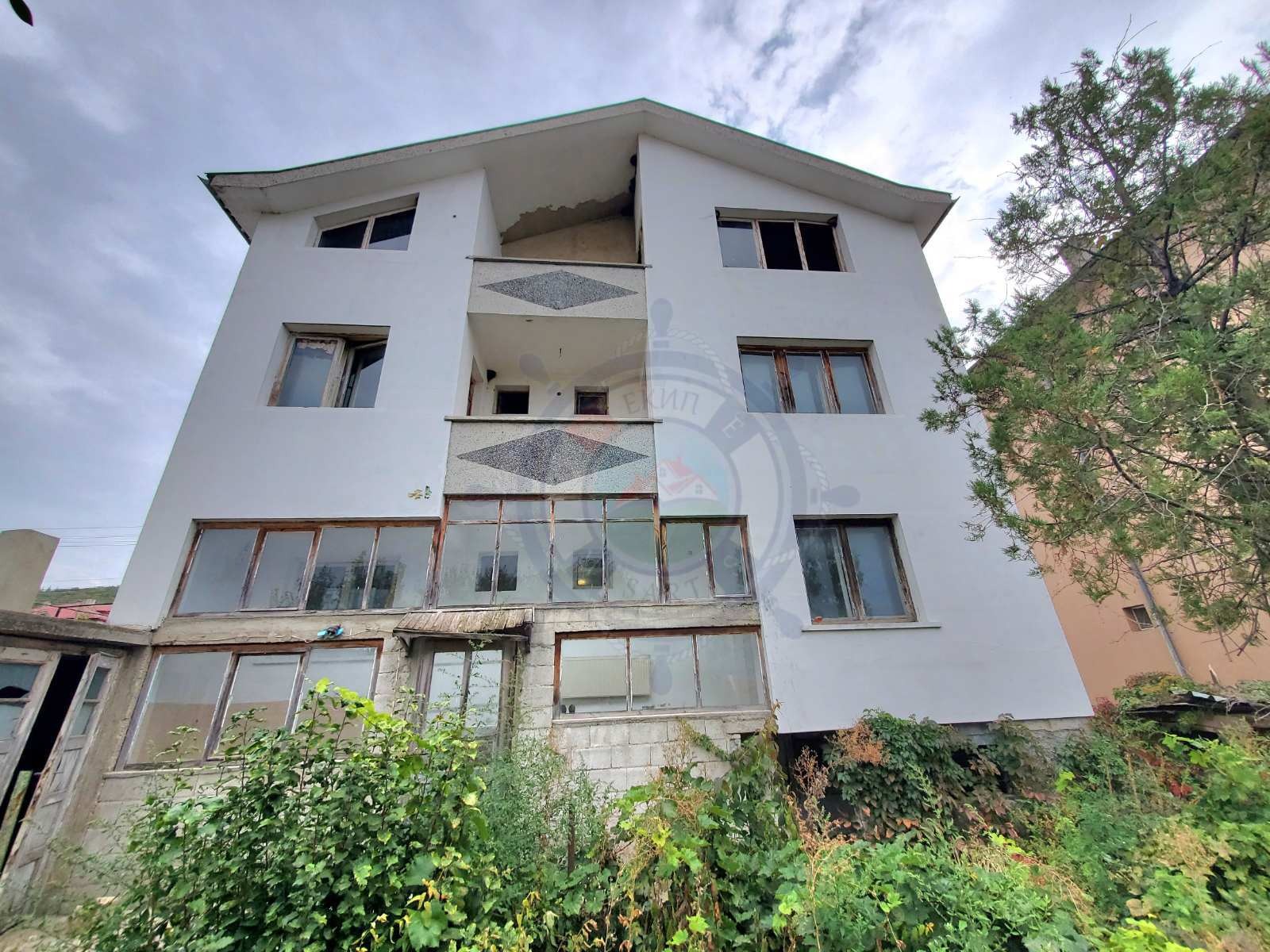 Продава КЪЩА, гр. Аксаково, област Варна, снимка 2 - Къщи - 52020171