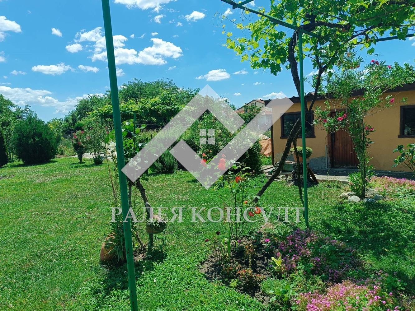 Продава КЪЩА, с. Скутаре, област Пловдив, снимка 2 - Къщи - 54986107