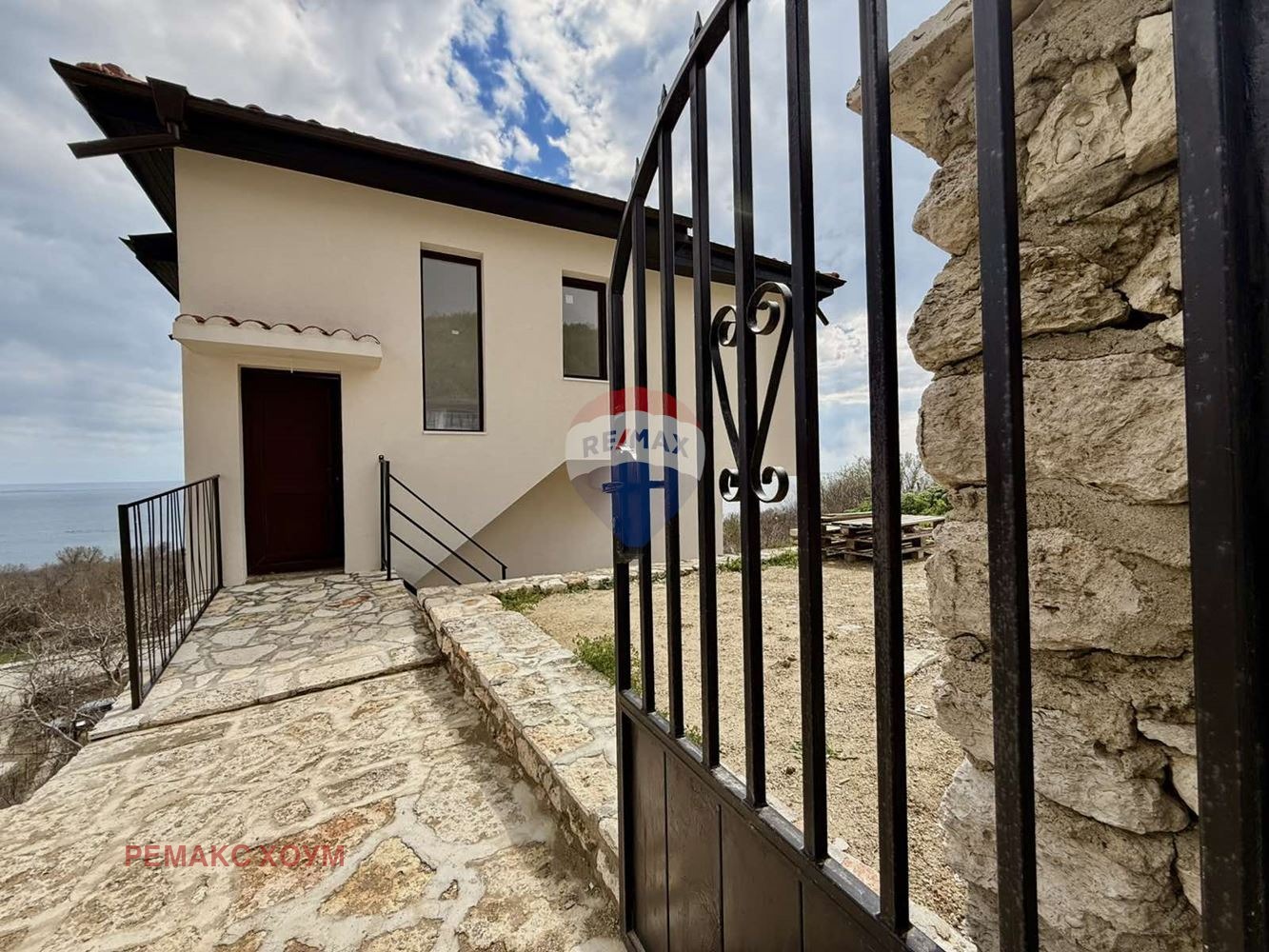 Продава КЪЩА, гр. Балчик, област Добрич