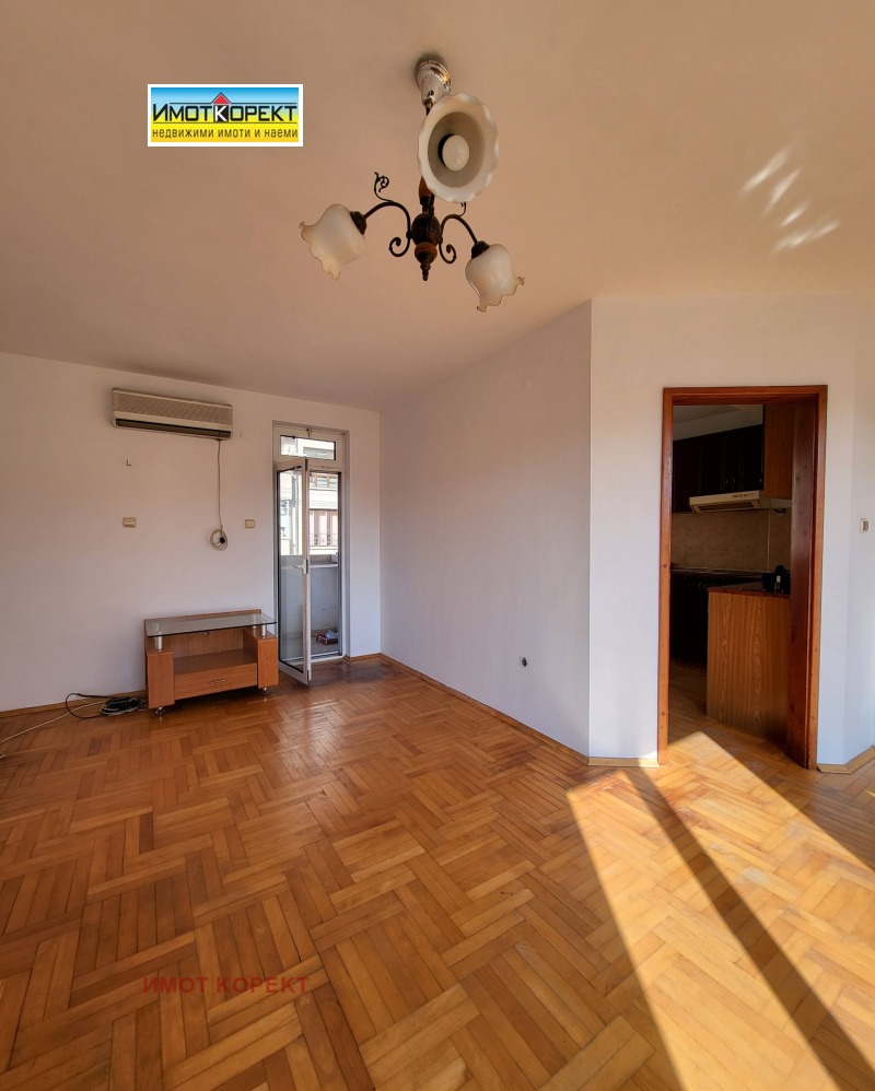 Till salu  2 sovrum Pazardjik , Centar , 124 kvm | 44757075