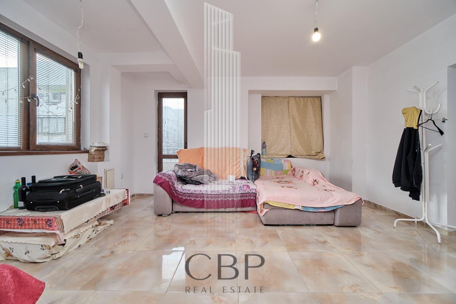 Продава МНОГОСТАЕН, гр. Варна, Център, снимка 2 - Апартаменти - 45747658